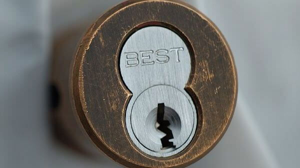 Замена личинки замка входной двери в Кирове